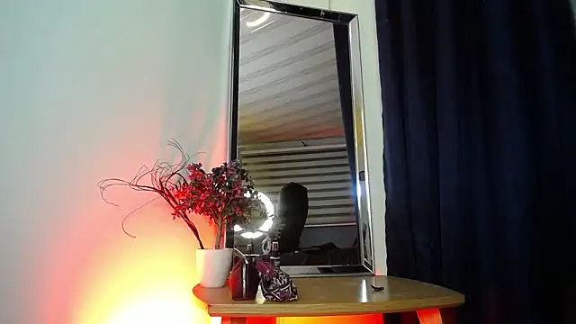 Snapshot of Emilyy05_ chatting on 15, 2, 2026 Emilyy05 online show from 15, 2, 2026