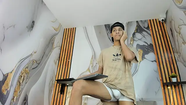 Snapshot of Victor_LatinBoy chatting on 13, 1, 2026 Victor LatinBoy online show from 13, 1, 2026