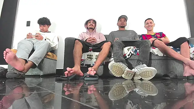 Snapshot of colombian_alphas chatting on 21, 12, 2025 colombian alphas online show from 21, 12, 2025