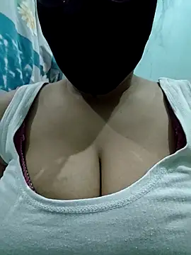 Snapshot of suman_bhabhi001 chatting on 21, 4, 2026 suman bhabhi001 online show from 21, 4, 2026
