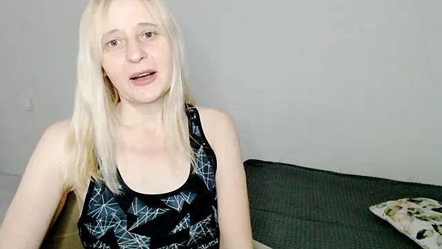 Snapshot of MiLenaMilf chatting on 14, 2, 2025 MiLenaMilf online show from 14, 2, 2025