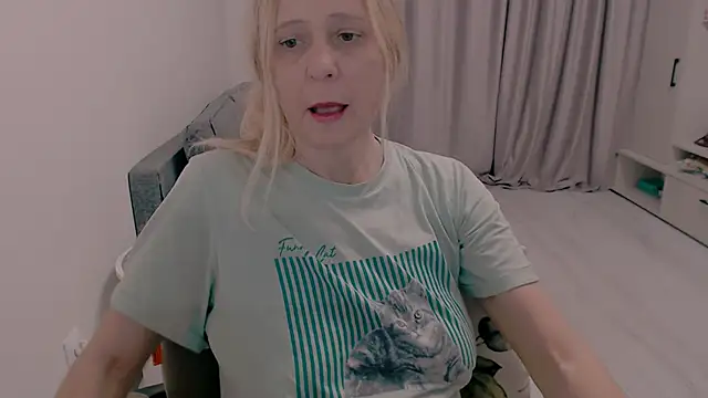 Snapshot of MiLenaMilf chatting on 25, 10, 2025 MiLenaMilf online show from 25, 10, 2025