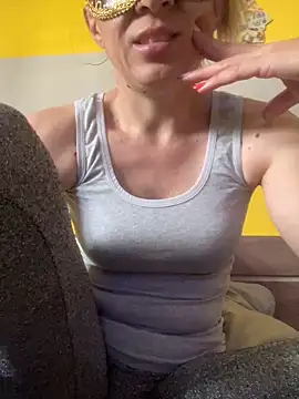 Snapshot of SexyMamiVee chatting on 6, 5, 2026 SexyMamiVee online show from 6, 5, 2026