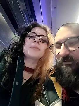 whatevaandissues online show from 17, 4, 2026