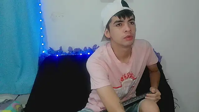 Snapshot of nico22love chatting on 3, 2, 2026 nico22love online show from 3, 2, 2026