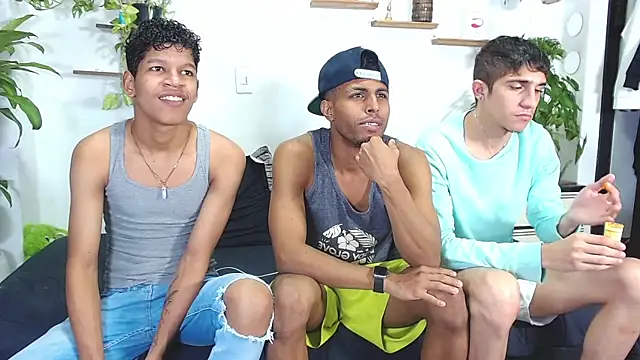 Snapshot of Interracial_Snow_Bunny chatting on 23, 2, 2026 Interracial Snow Bunny online show from 23, 2, 2026