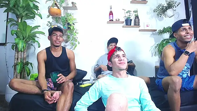 Snapshot of Interracial_Snow_Bunny chatting on 28, 2, 2026 Interracial Snow Bunny online show from 28, 2, 2026