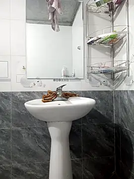 Snapshot of congchua977 chatting on 15, 4, 2026 congchua977 online show from 15, 4, 2026