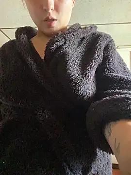 Scarlet auraa online show from 13, 3, 2026