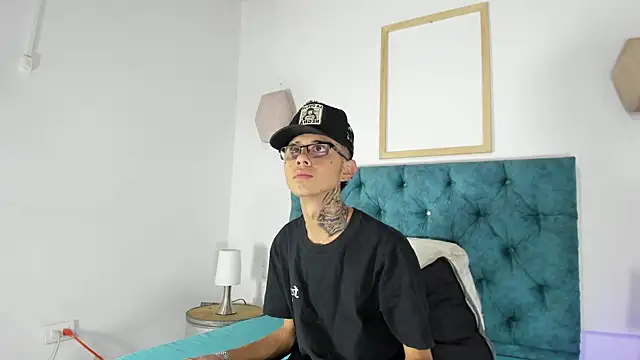 Snapshot of asher_lux chatting on 18, 7, 2026 asher lux online show from 18, 7, 2026