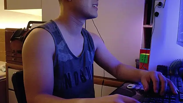 Snapshot of OnlyHand9x chatting on 12, 7, 2026 OnlyHand9x online show from 12, 7, 2026