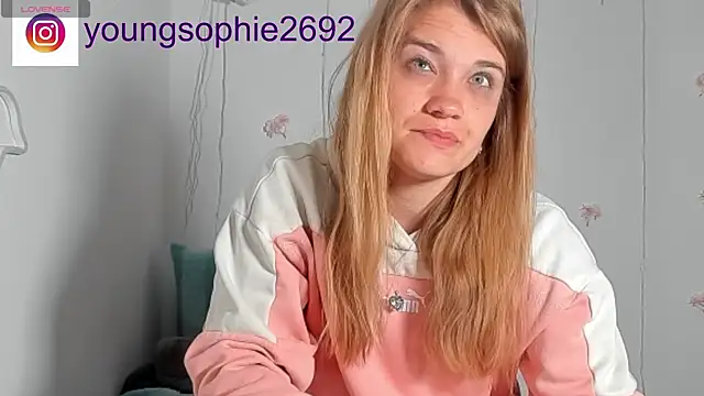 Snapshot of YoungSophie chatting on 26, 4, 2026 YoungSophie online show from 26, 4, 2026