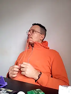 Snapshot of Henrytsuzuki chatting on 1, 2, 2026 Henrytsuzuki online show from 1, 2, 2026