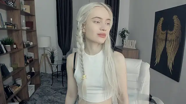 KristalCrowner online show from 1, 3, 2026