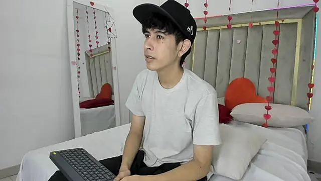 julian xx online show from 18, 2, 2026