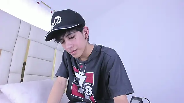 julian xx online show from 15, 7, 2026