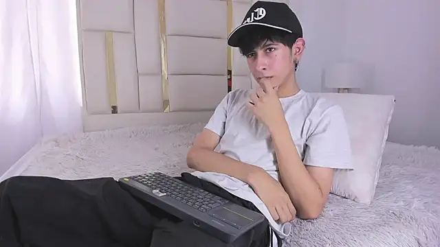 julian xx online show from 18, 7, 2026