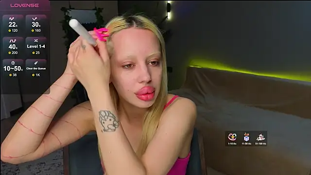 Luna Beverly online show from 10, 5, 2026