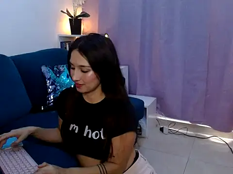 Almaglow  online show from 14, 4, 2026