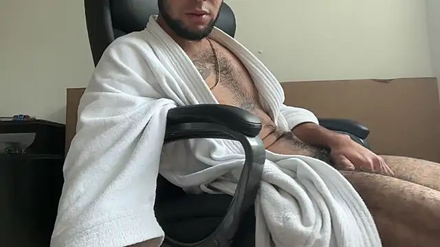 Snapshot of enyel_100 chatting on 6, 1, 2026 enyel 100 online show from 6, 1, 2026