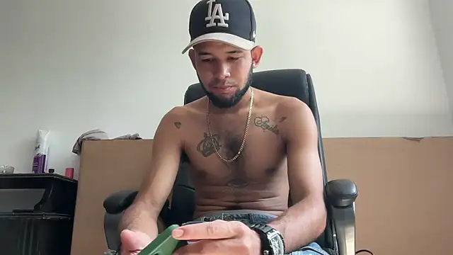 Snapshot of enyel_100 chatting on 9, 1, 2026 enyel 100 online show from 9, 1, 2026