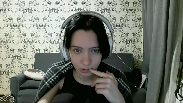 LxayBloom online show from 9, 3, 2026