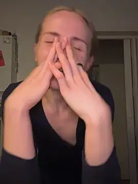 Sunny Eve online show from 4, 4, 2026