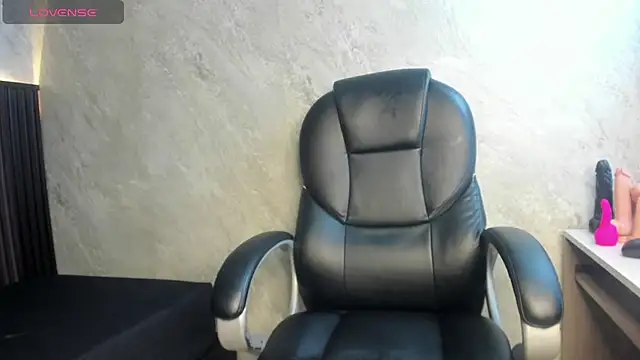 tanisha  lux online show from 11, 1, 2026