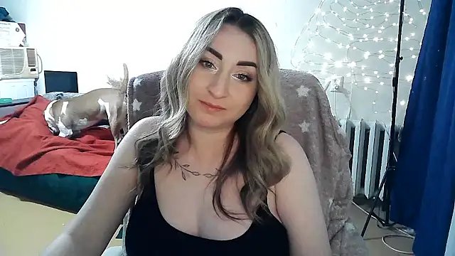 FoxyAnn12 online show from 9, 4, 2026