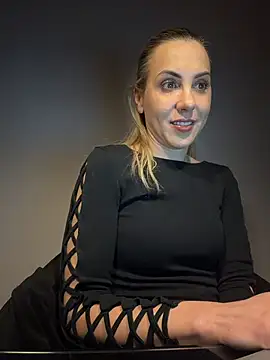 Snapshot of ElenaWhitmore chatting on 4, 2, 2026 ElenaWhitmore online show from 4, 2, 2026