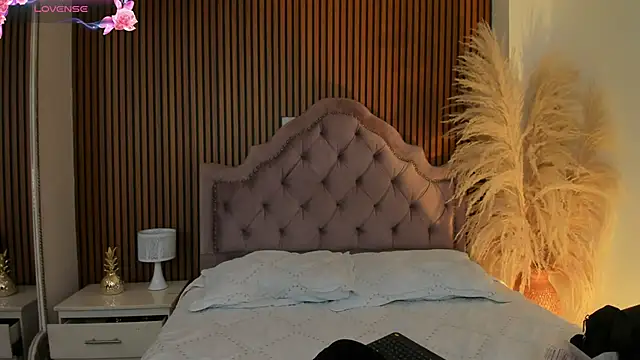 Violett hott  online show from 16, 4, 2026