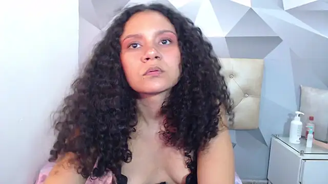 Snapshot of Little18Doll chatting on 1, 5, 2026 Little18Doll online show from 1, 5, 2026