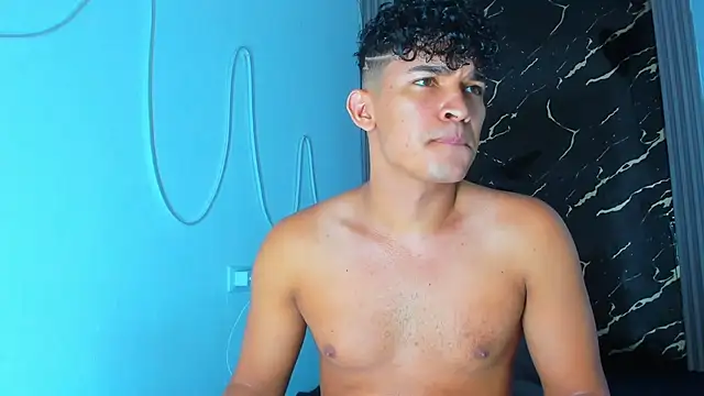 Snapshot of jamescurly00 chatting on 19, 1, 2026 jamescurly00 online show from 19, 1, 2026