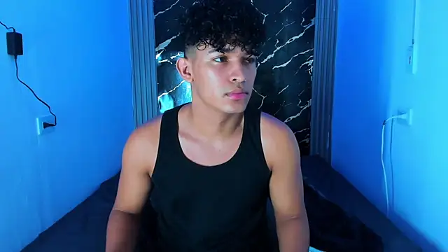 Snapshot of jamescurly00 chatting on 5, 2, 2026 jamescurly00 online show from 5, 2, 2026