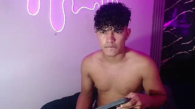 Snapshot of jamescurly00 chatting on 15, 2, 2026 jamescurly00 online show from 15, 2, 2026