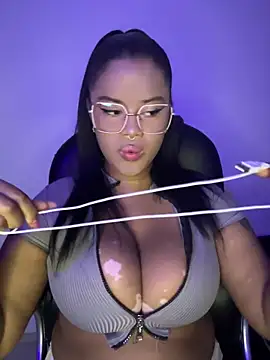 Snapshot of Antonella_03s chatting on 2, 5, 2026 Antonella 03s online show from 2, 5, 2026