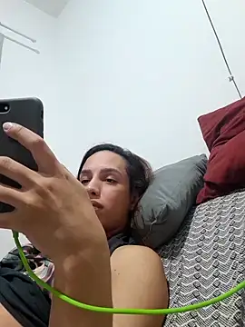 ofjuliaa online show from 8, 4, 2026