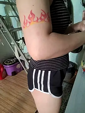 Snapshot of -LunaLust chatting on 16, 4, 2026 -LunaLust online show from 16, 4, 2026