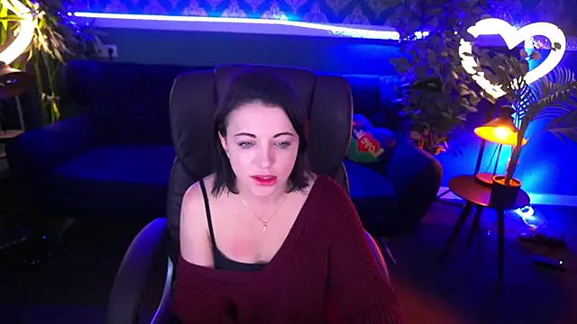 Dafni Monn online show from 2, 2, 2025