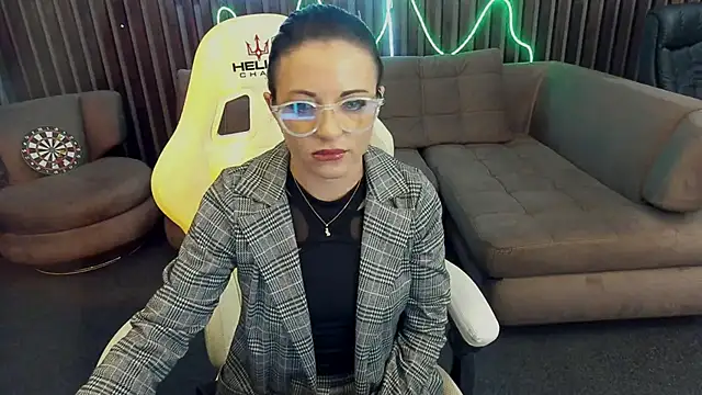 Dafni Monn online show from 19, 9, 2025