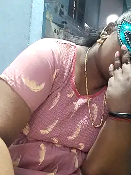 Snapshot of divyasree1431 chatting on 2, 3, 2026 divyasree1431 online show from 2, 3, 2026