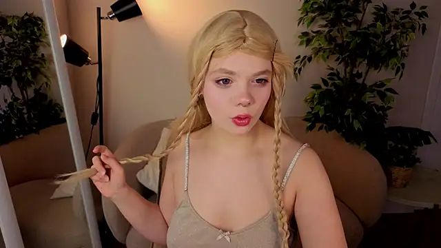 Waifu Ketrin online show from 4, 2, 2026