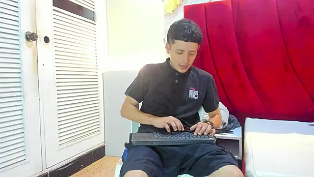 ESTEBAN 2102 online show from 12, 1, 2026