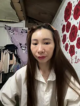Snapshot of Adela-222 chatting on 16, 4, 2026 Adela-222 online show from 16, 4, 2026