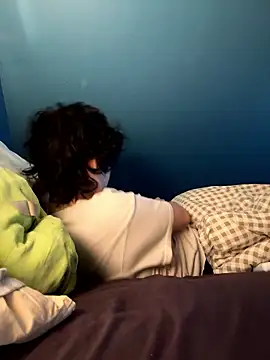 Snapshot of quwuinnie333 chatting on 14, 1, 2026 quwuinnie333 online show from 14, 1, 2026