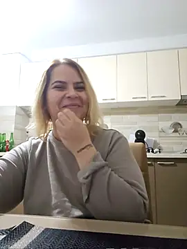 Luna-Bbw92 online show from 18, 1, 2026