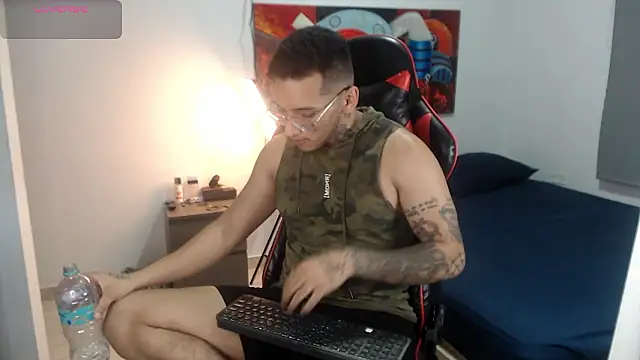 Snapshot of EvanVelvet chatting on 4, 2, 2026 EvanVelvet online show from 4, 2, 2026