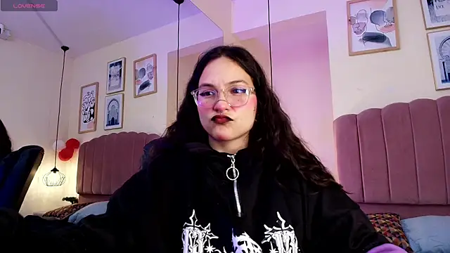 Hanabie  online show from 28, 4, 2026