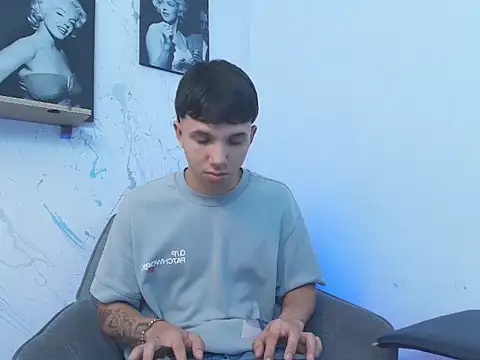 Snapshot of andy_miller5 chatting on 14, 1, 2026 andy miller5 online show from 14, 1, 2026