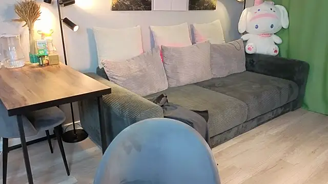 KitKatie online show from 4, 4, 2026